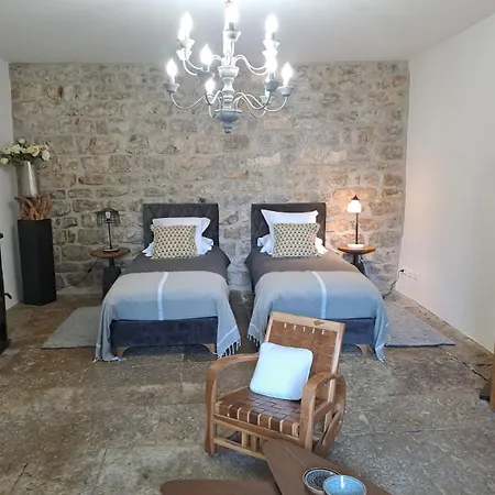 L Antre De Pierres - D'hotes Et Holiday home Berrias-et-Casteljau