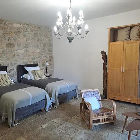 L Antre De Pierres - D'hotes Et Berrias-et-Casteljau