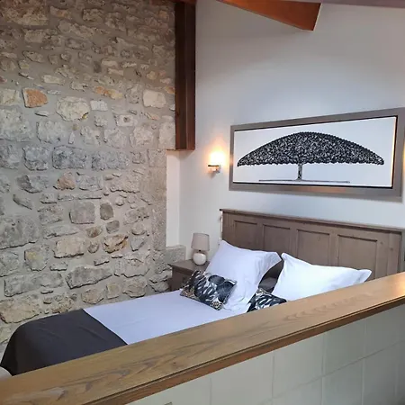 L Antre De Pierres - D'hotes Et Berrias-et-Casteljau