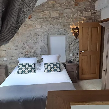 L Antre De Pierres - D'hotes Et * Berrias-et-Casteljau